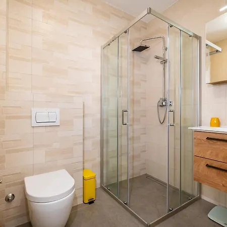 Velebit Apartment *