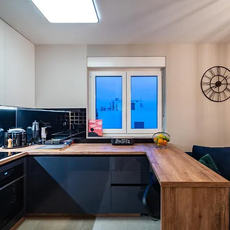 Апартаменты Velebit Apartment *